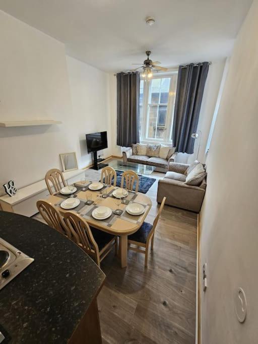 65 Renfield St 2 Bed